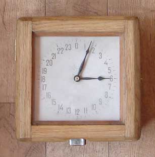 http://ebay.grizzly33bear.com/imgs/military/boatclock_CM_04_05.jpg